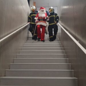 Père Noël avec les pompiers de Lorient